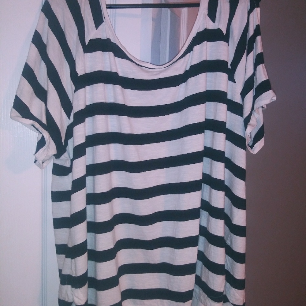 Women's plus size top